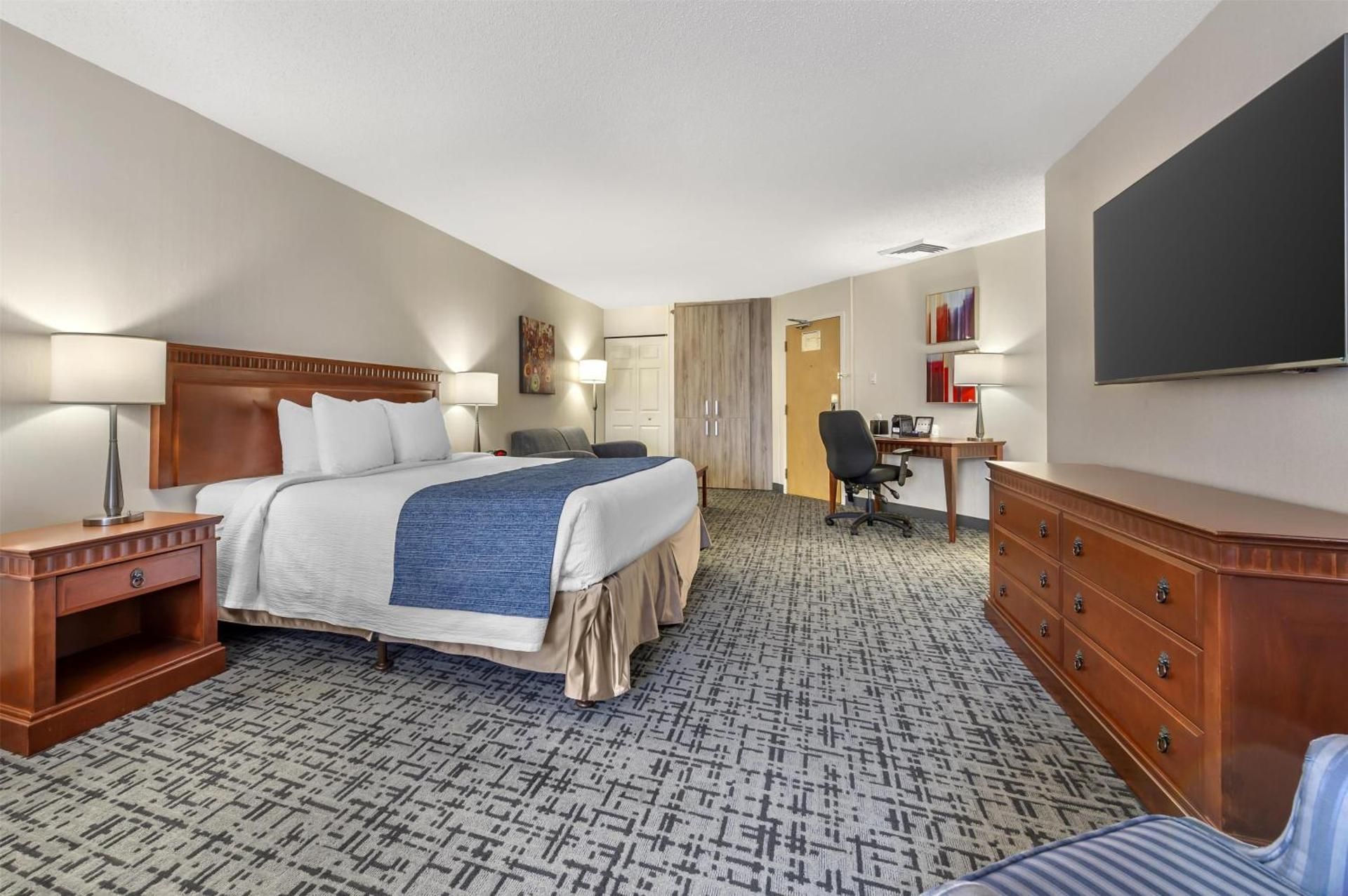 Best Western Hotel Brossard King Room with Sofa Bed - Non-Smoking 2