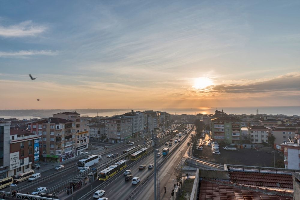undefined Land Park Hotel 7