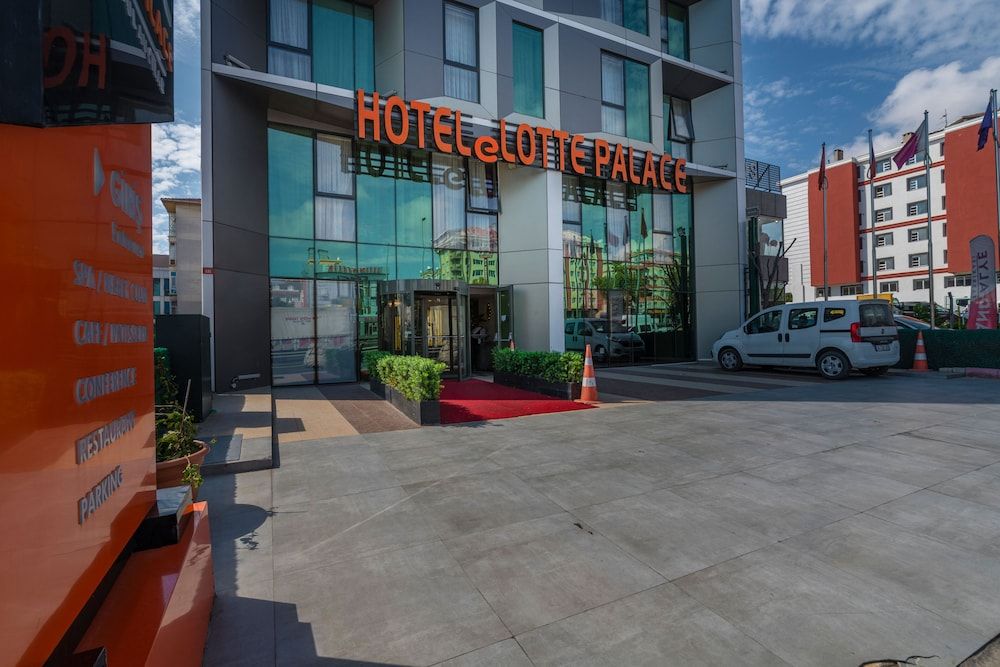 undefined Land Park Hotel 3