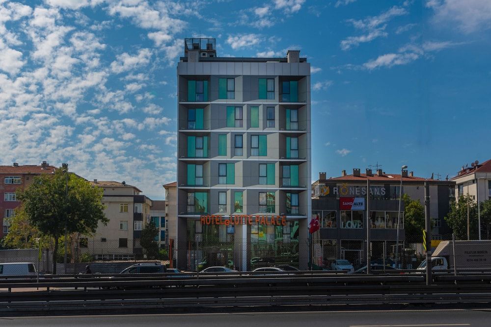 undefined Land Park Hotel