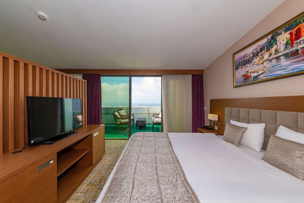 undefined Land Park Hotel 9