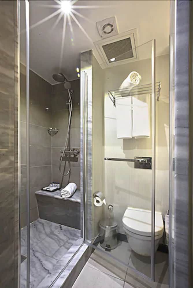 undefined Akoni Hotel 9