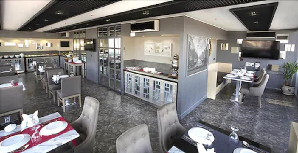 undefined Akoni Hotel 10