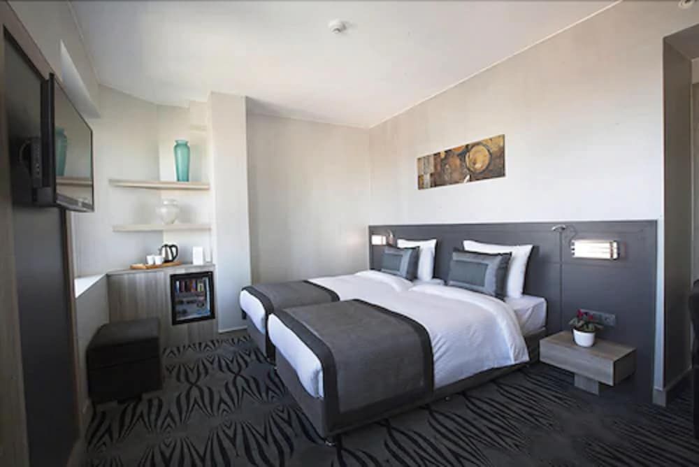 undefined Akoni Hotel 2