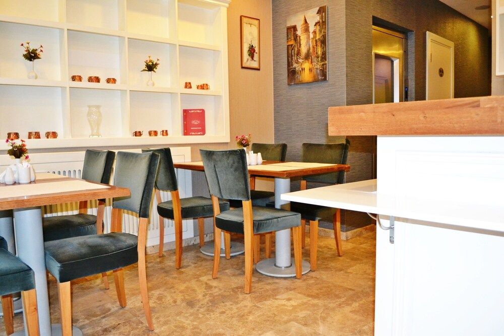 undefined Montena Suit 4