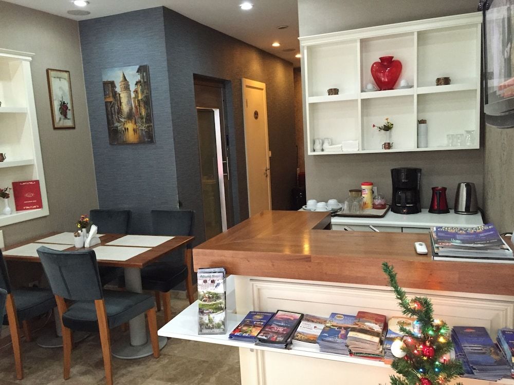 undefined Montena Suit 5