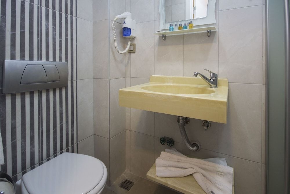 Bestur Hotel Standard Triple Room 5