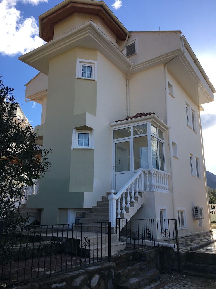 undefined Emin Apart 3