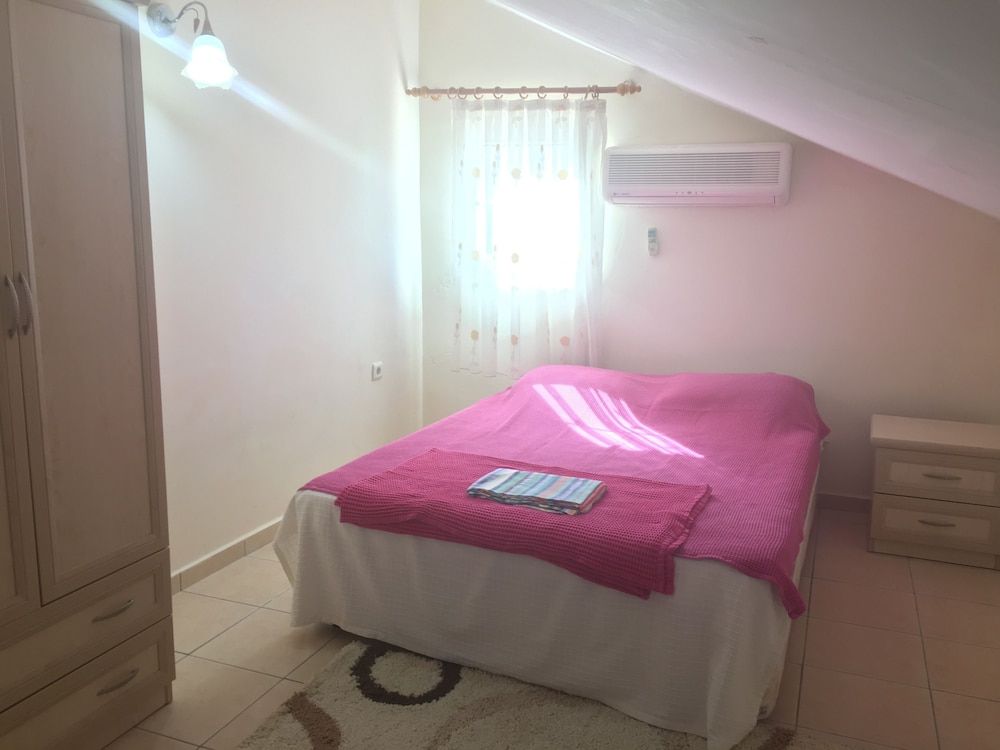 undefined Emin Apart 10