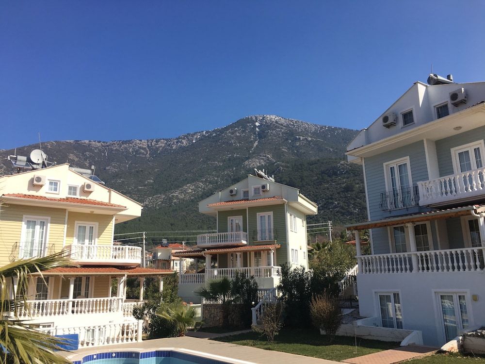 undefined Emin Apart 4