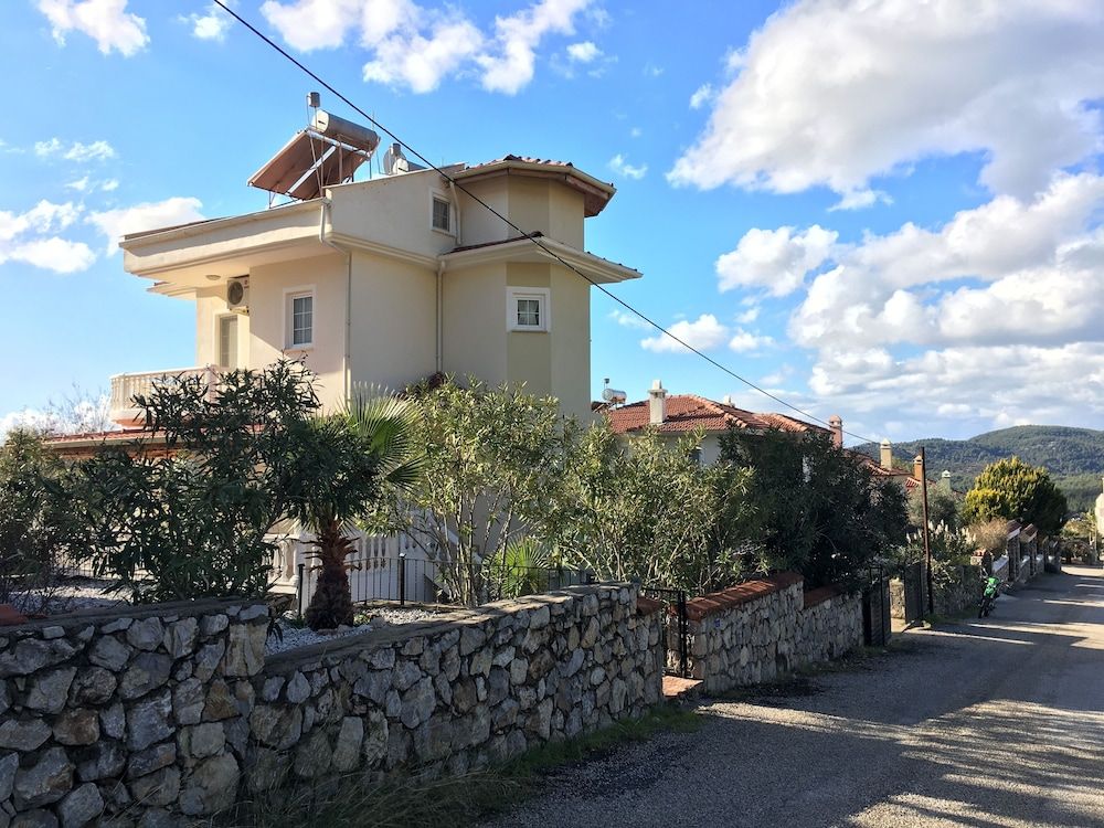 undefined Emin Apart 5