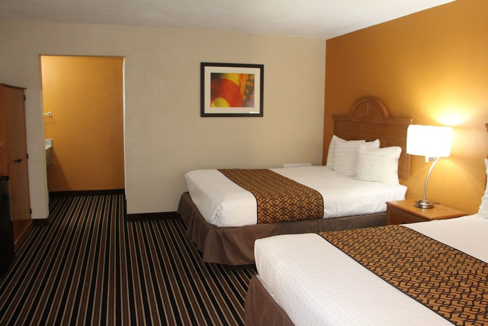 Westbridge Inn and Suites Standard Room, 2 Double Beds, Non Smoking 8