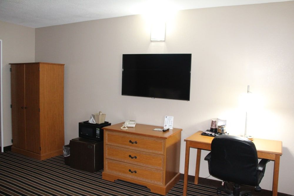 Westbridge Inn and Suites Standard Room, 2 Double Beds, Non Smoking 19