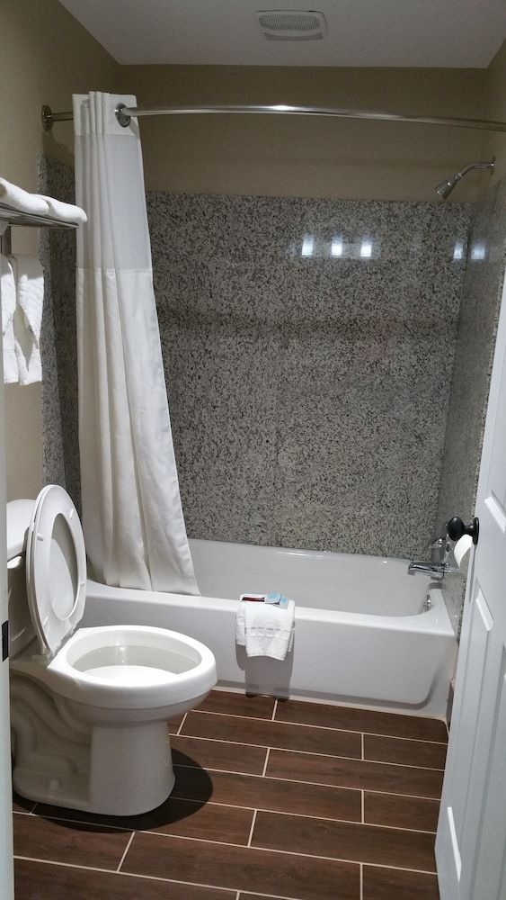 Westbridge Inn and Suites Standard Room, 2 Double Beds, Non Smoking 18