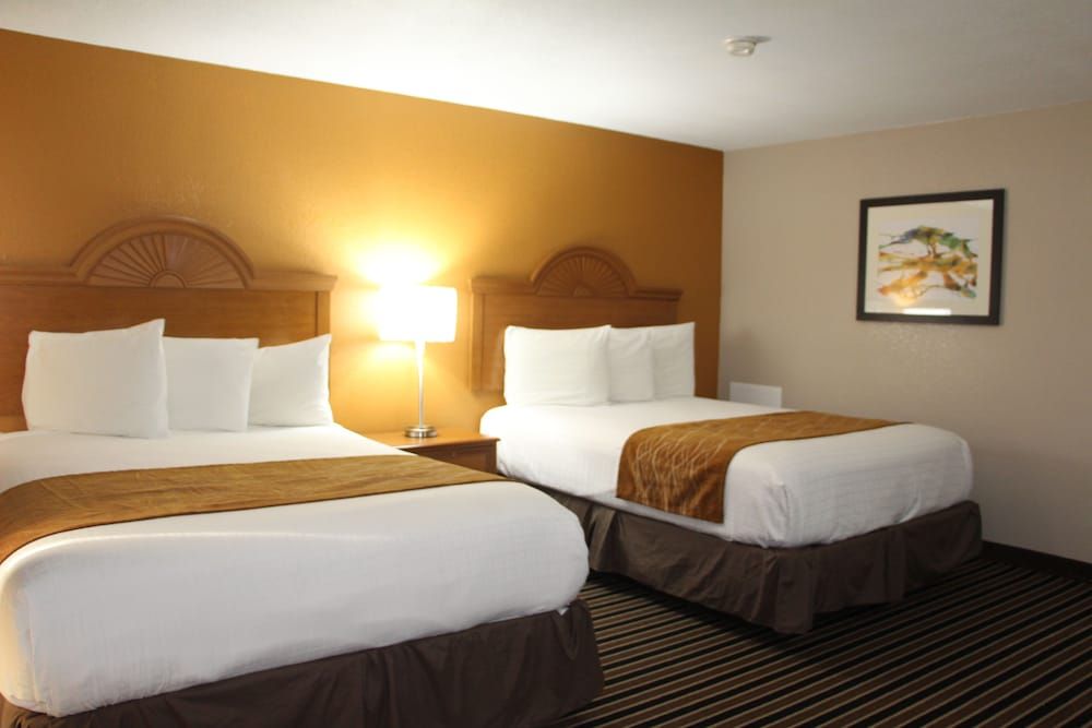 Westbridge Inn and Suites Standard Room, 2 Double Beds, Non Smoking 5