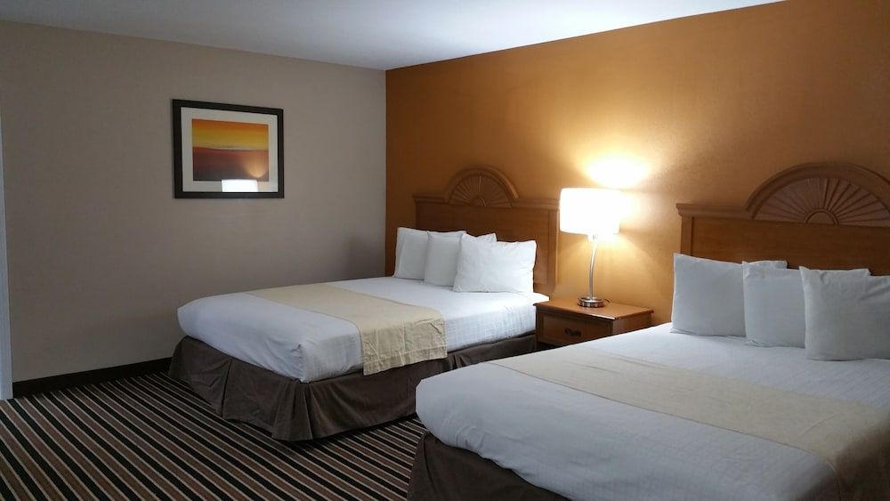 Westbridge Inn and Suites Standard Room, 2 Double Beds, Non Smoking 4