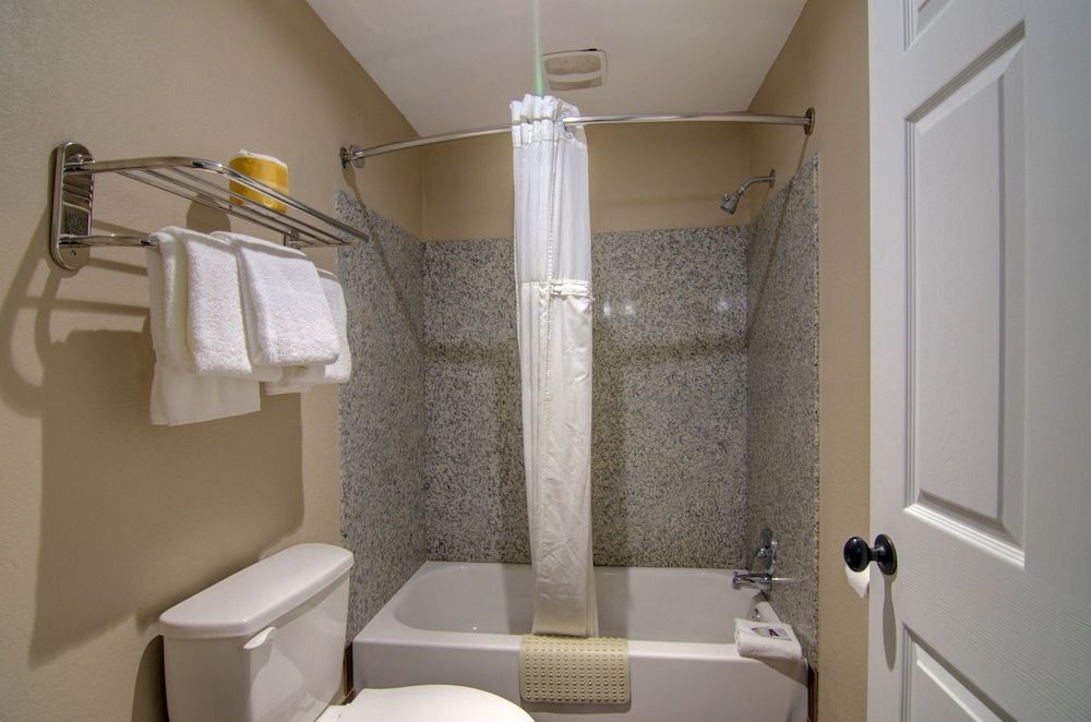 Westbridge Inn and Suites Standard Room, 2 Double Beds, Non Smoking 15