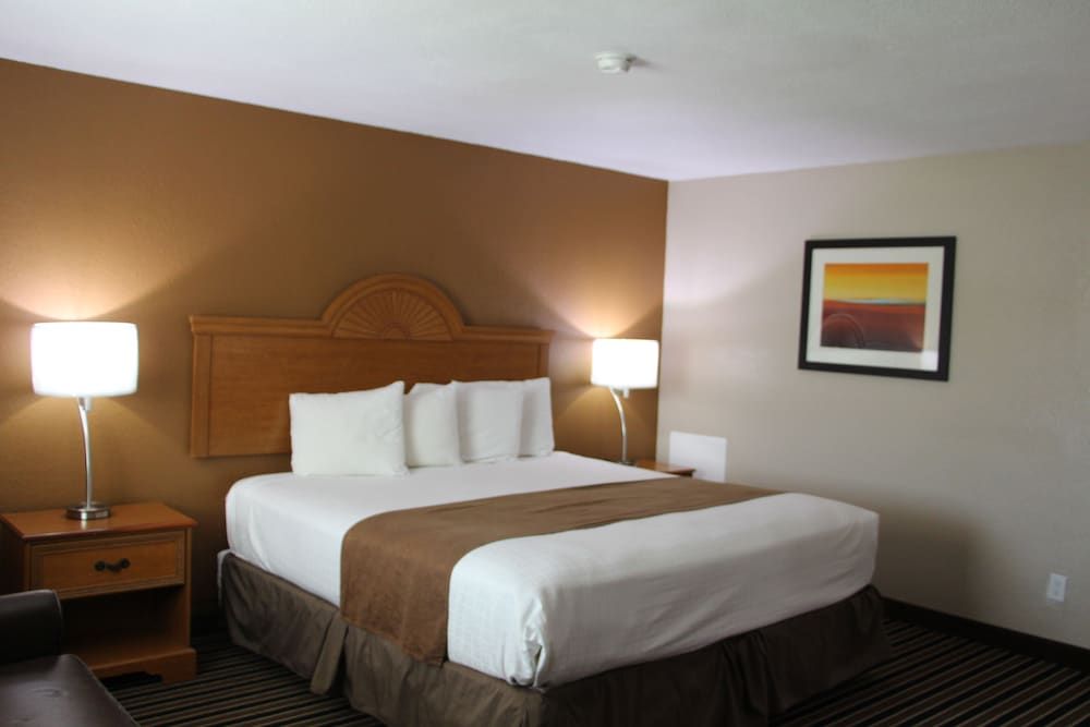 Westbridge Inn and Suites Standard Room, 2 Double Beds, Non Smoking 2