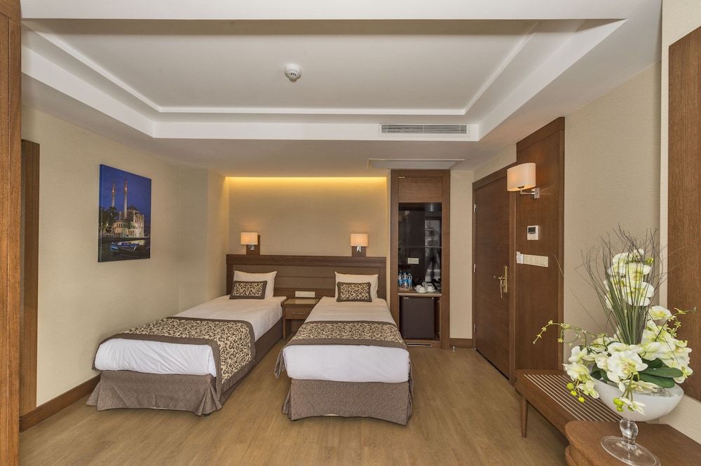 Viore Hotel Family Triple Room, 2 Bedrooms 8