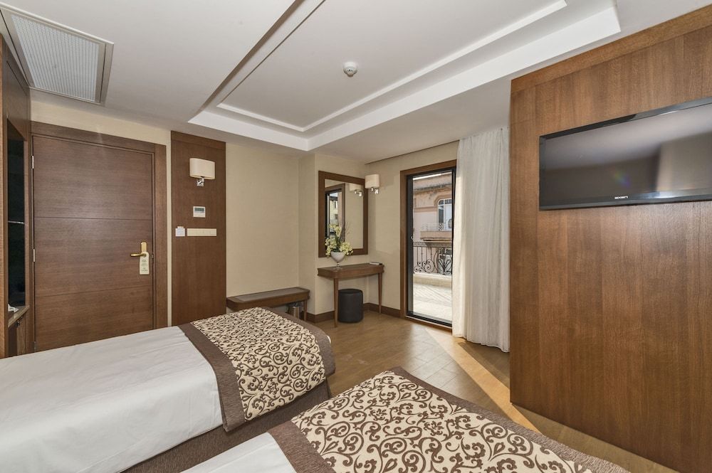 Viore Hotel Family Triple Room, 2 Bedrooms 7