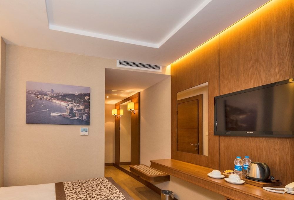 Viore Hotel Standard Double Room 9