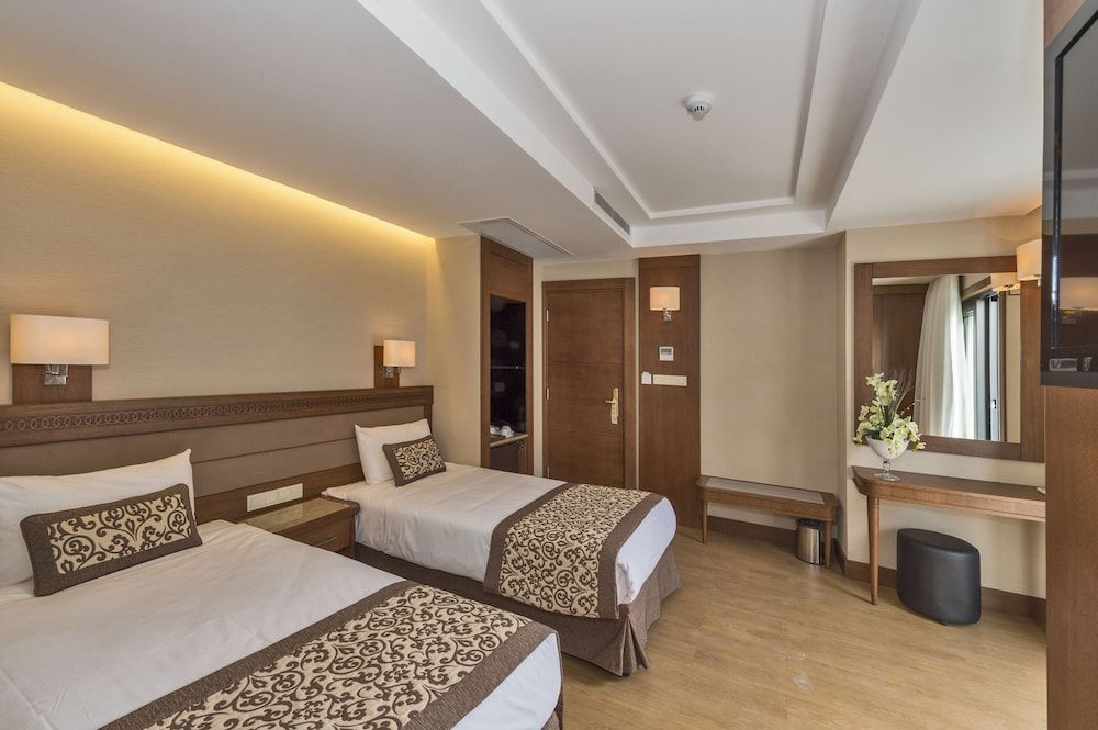 Viore Hotel Family Triple Room, 2 Bedrooms 6