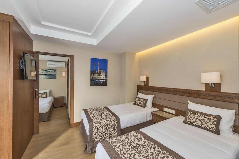 Viore Hotel Family Triple Room, 2 Bedrooms 3