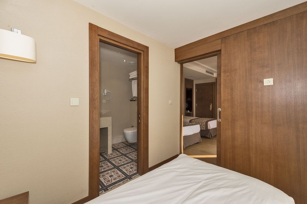 Viore Hotel Family Triple Room, 2 Bedrooms