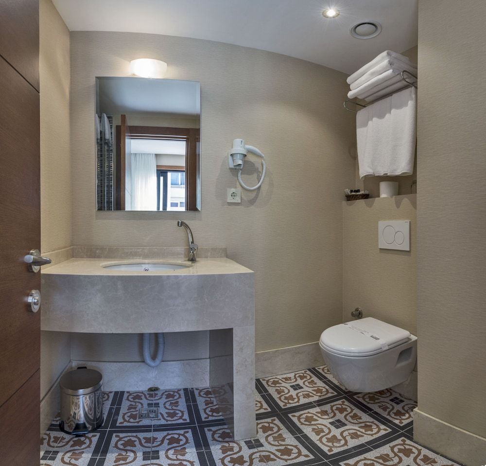 Viore Hotel Family Triple Room, 2 Bedrooms 9