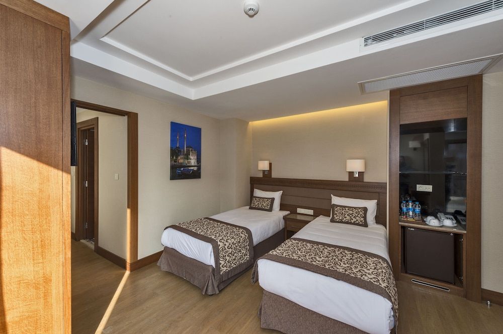 Viore Hotel Family Triple Room, 2 Bedrooms 5