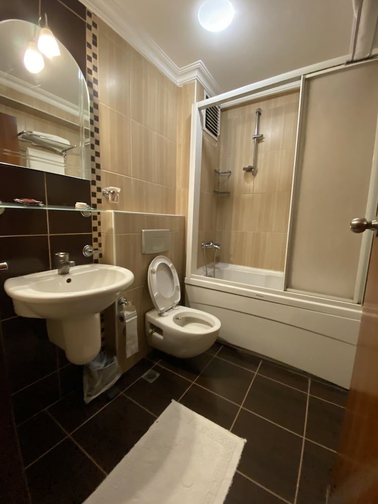 undefined Hotel Monopol 5