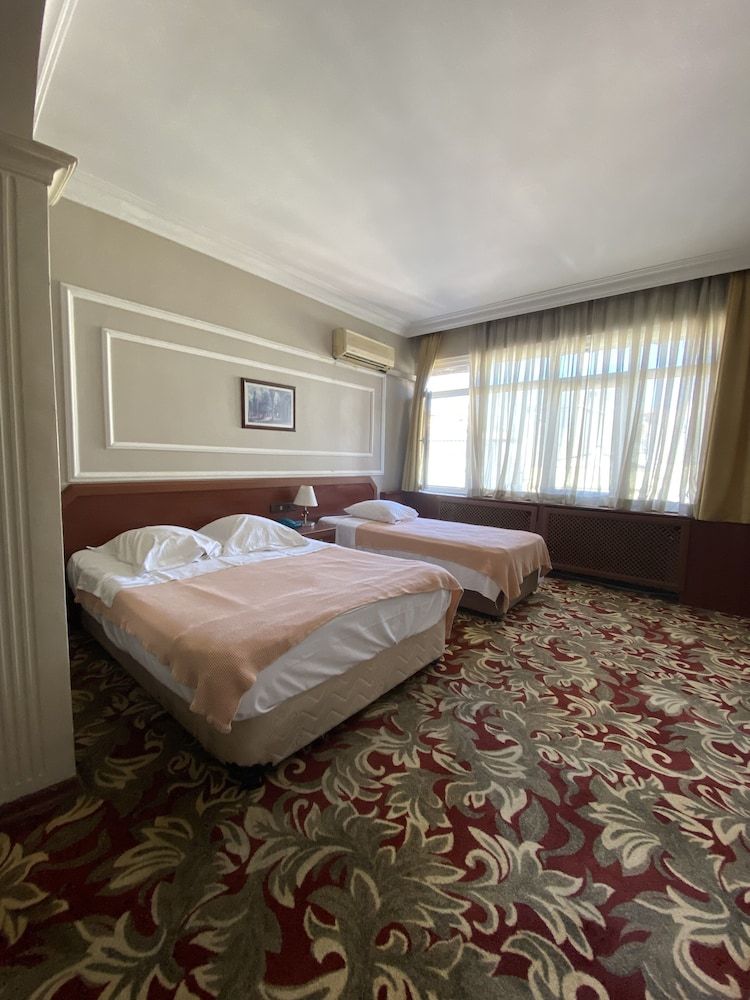 undefined Hotel Monopol 9