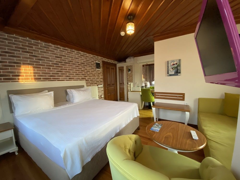 Kervan Hotel Family Triple Room 2