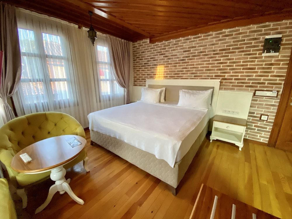 Kervan Hotel Family Triple Room 3