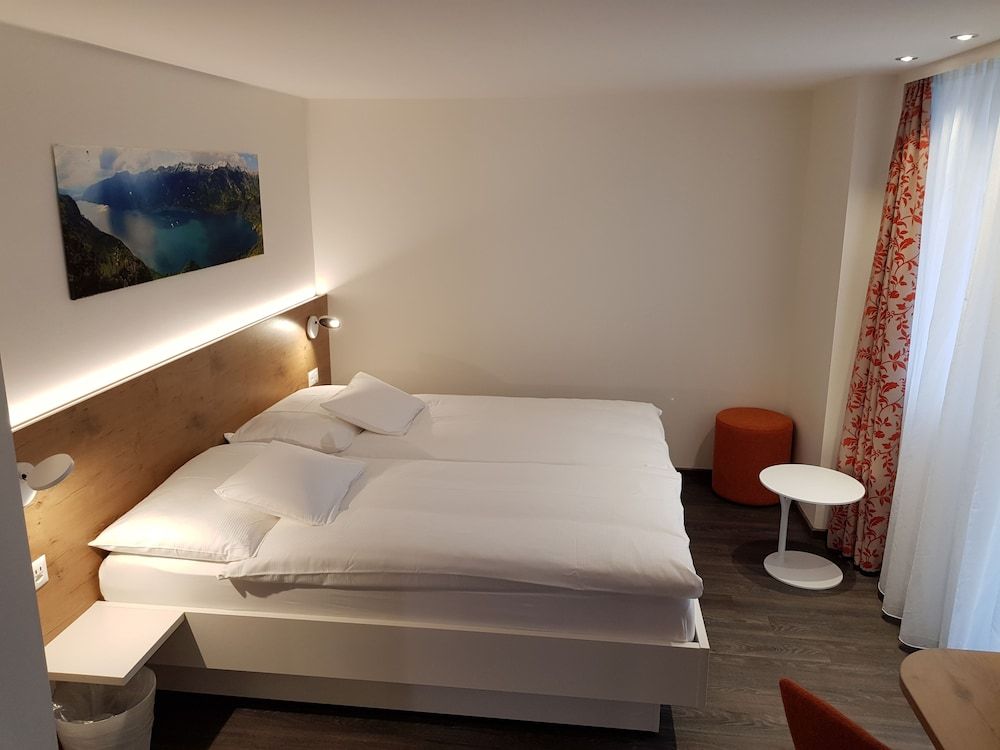 Hotel Bernerhof Standard Twin Room, 2 Twin Beds 3