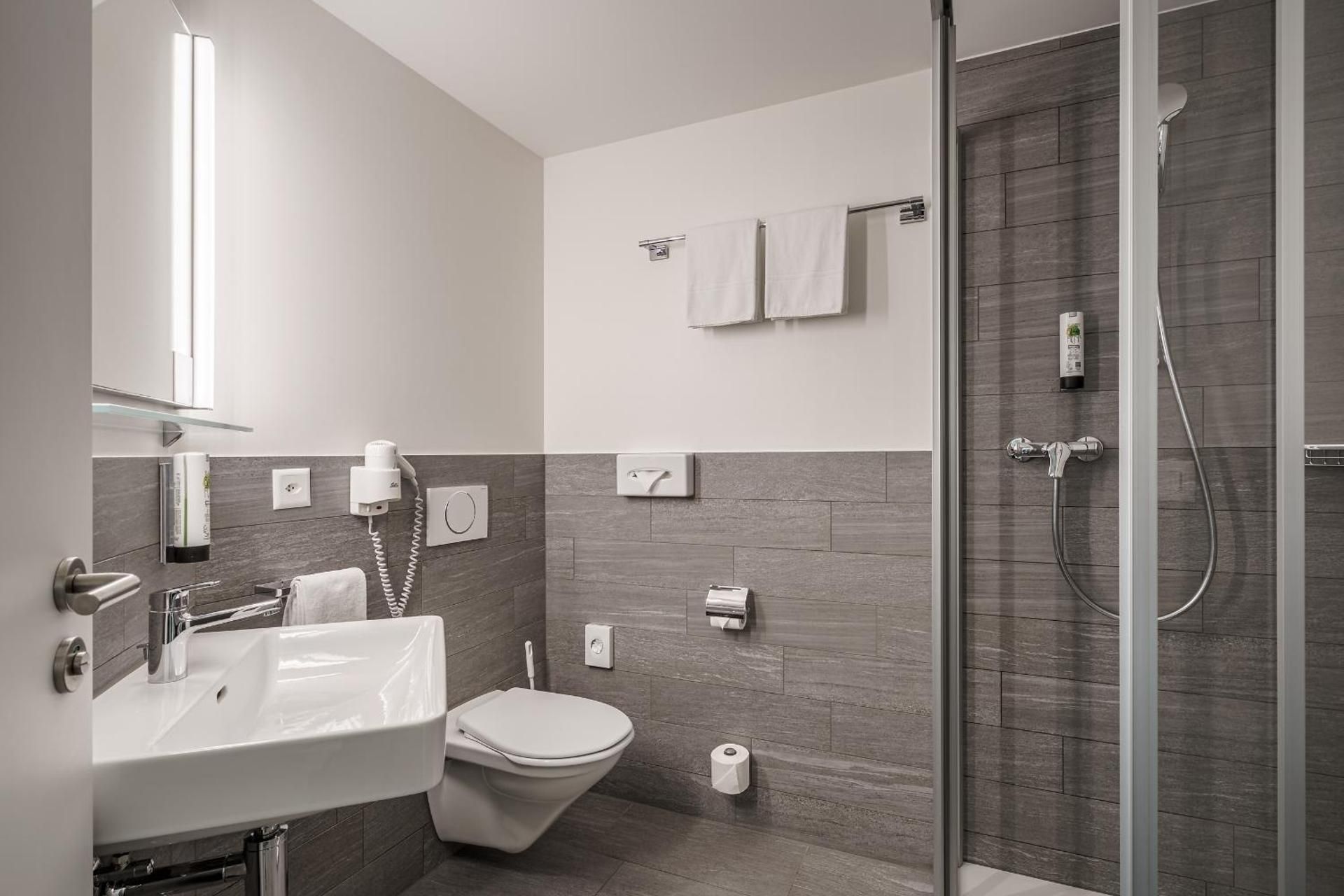 Superior Twin Room with Air Conditioning