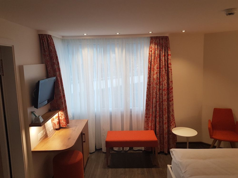 Hotel Bernerhof Standard Twin Room, 2 Twin Beds 4