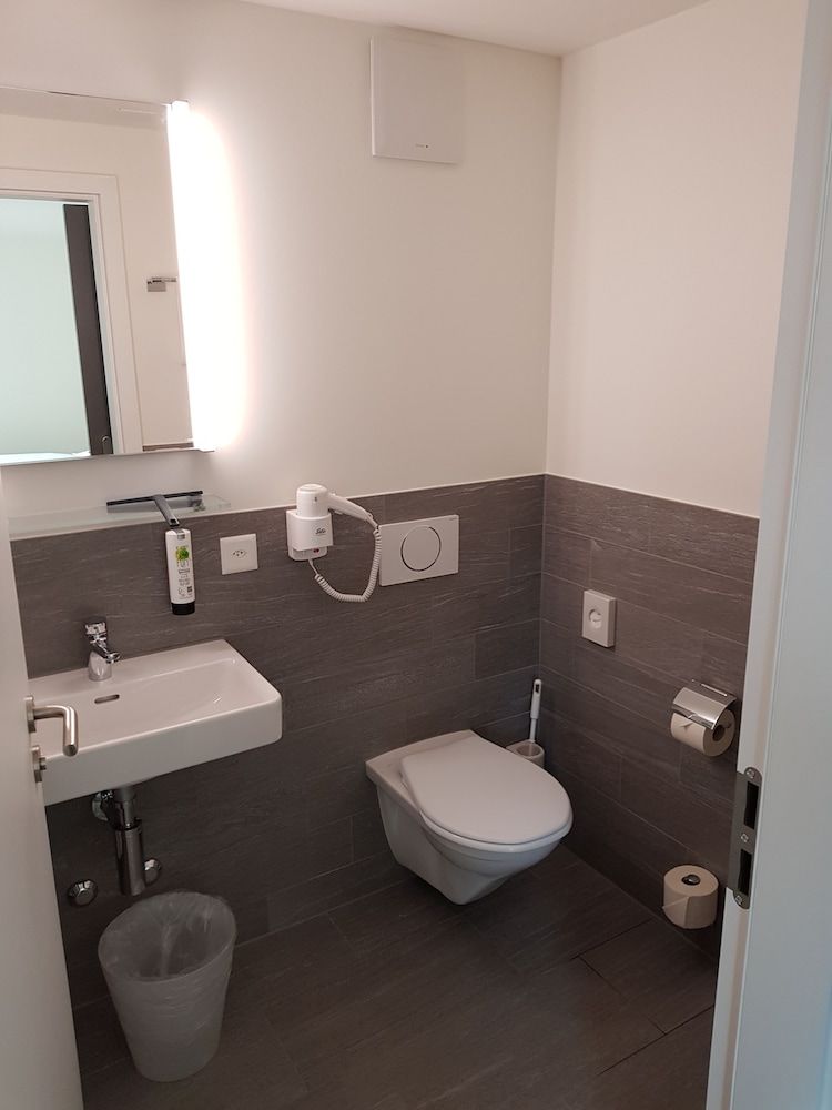 Hotel Bernerhof Standard Twin Room, 2 Twin Beds 6