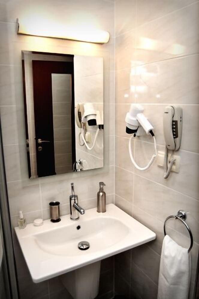 Pen Hotel Deluxe Suite 11