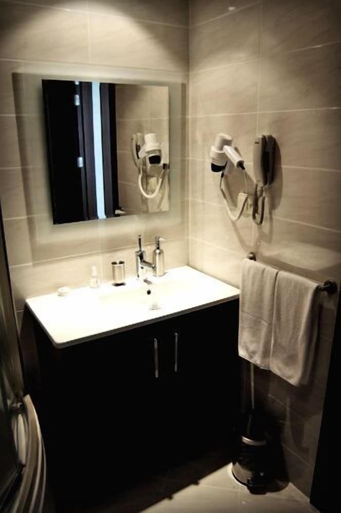 Pen Hotel Deluxe Suite 12