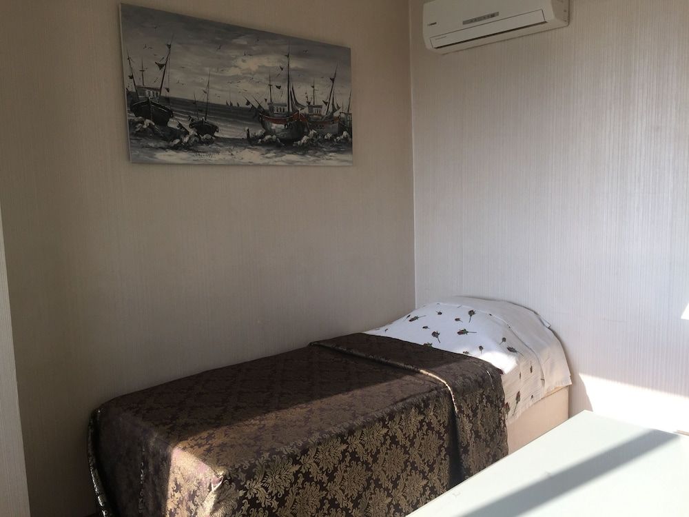 Pen Hotel Standard Single Room 3