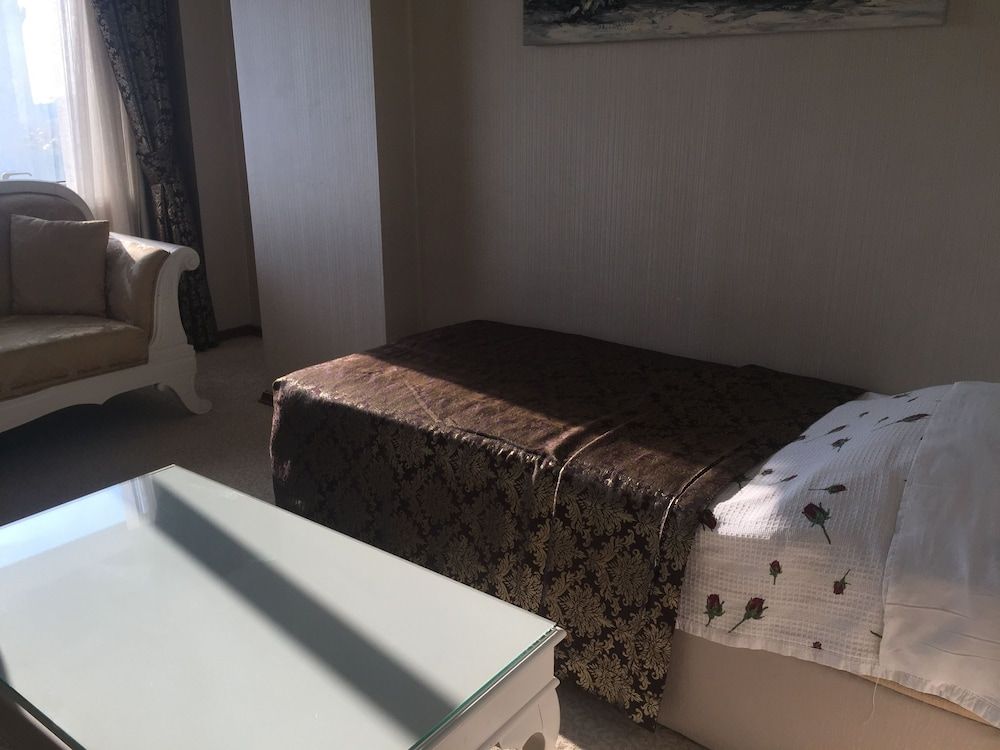 Pen Hotel Standard Triple Room 2