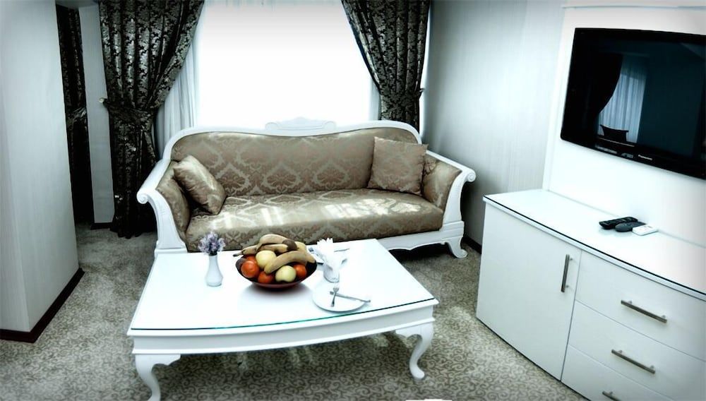 Pen Hotel Deluxe Suite 7