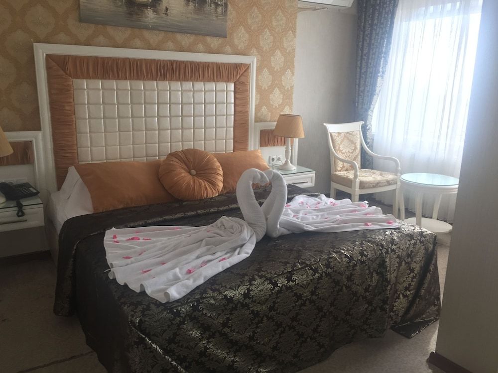 Pen Hotel Deluxe Suite 9