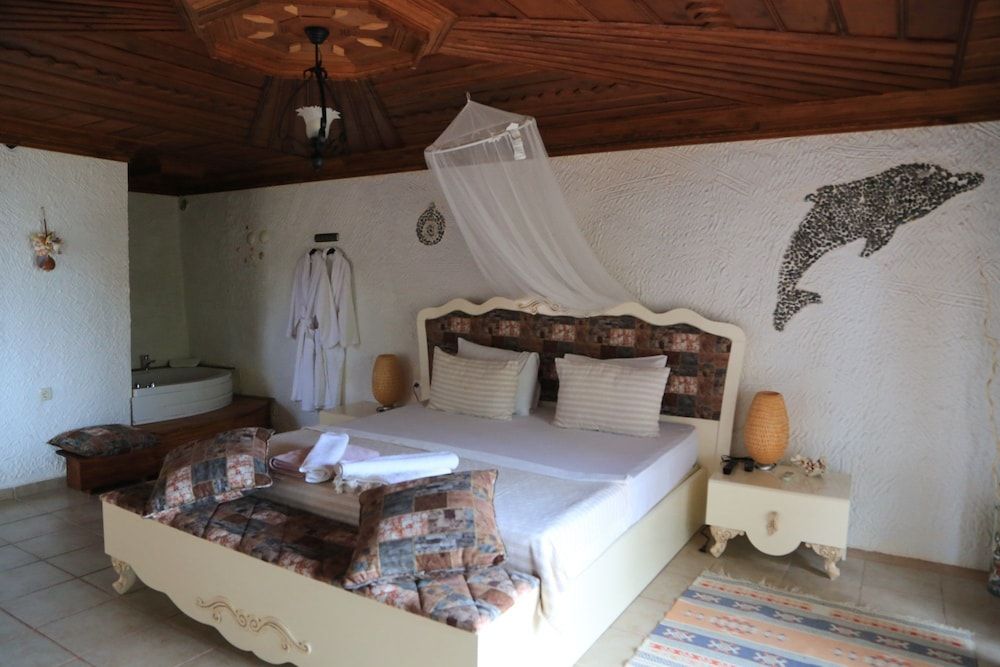 Royal Suite, 1 King Bed, Jetted Tub, Sea Facing