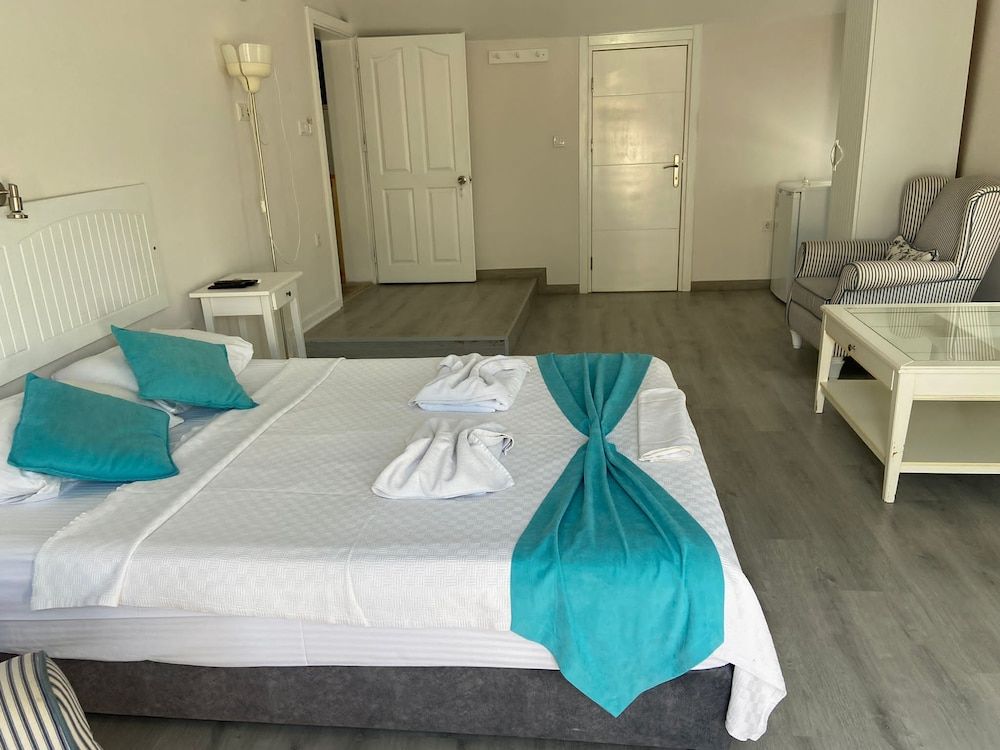 Göcek Selya Hotel Family Room 3