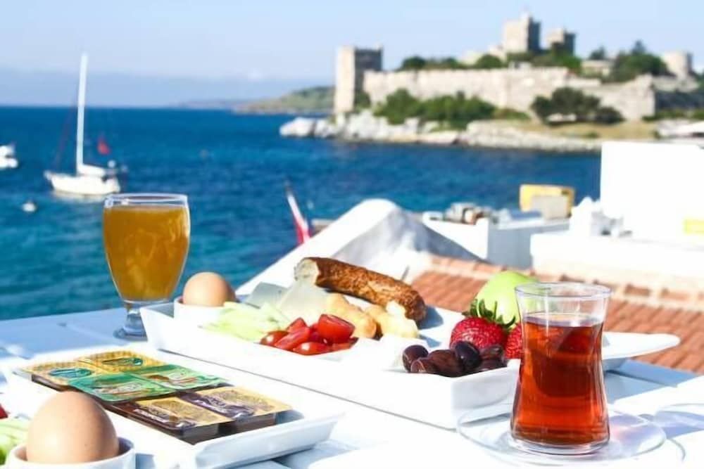 undefined White and Blue Bodrum 3