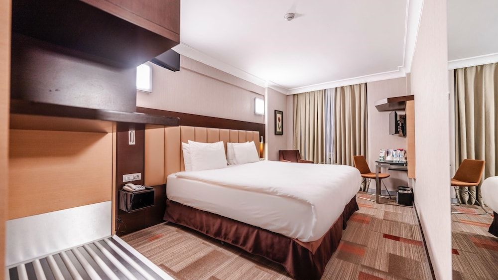 undefined Lamartine Hotel 9