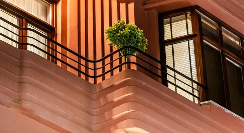 undefined Lamartine Hotel 7