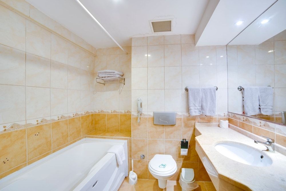 Deep Soaking Bathtub